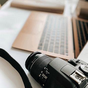 我把蘑菇影视的剪辑节奏学会了：一人食瞬间顺眼
