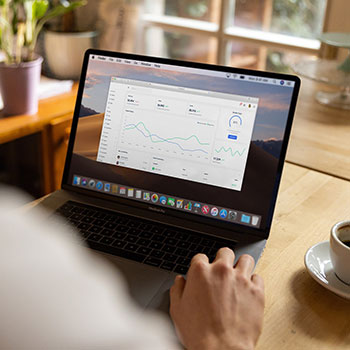 17c深度揭秘：八卦风波背后，神秘人在电影院走廊的角色极其令人意外